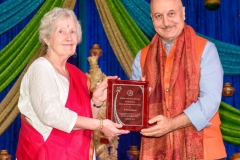 Beth-Kulkarni-receiving-Life-Time-Achievment-Award