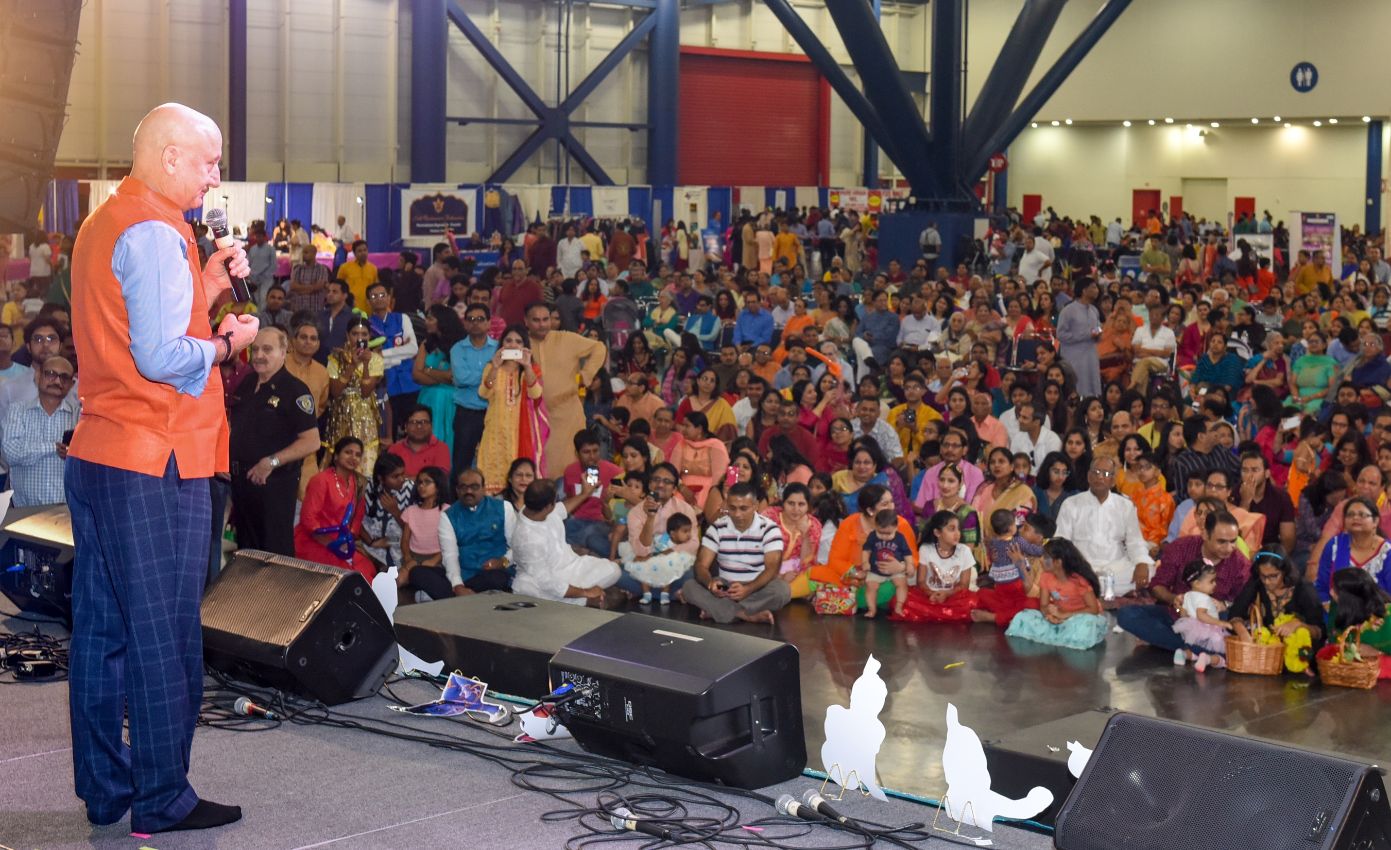 Anupam-Kher-addressing-Janmashtami-audience-in-Houston
